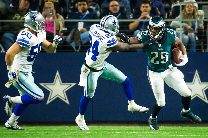 Philadelphia Eagles running back DeMarco Murray (29) tries to get around Dallas Cowboys...