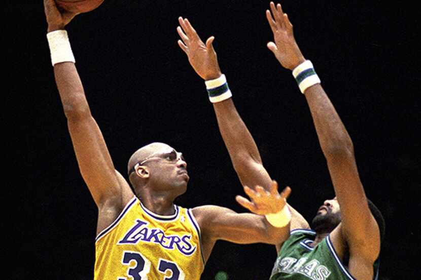  June 4, 1988--Los Angeles Lakers center Kareem Abdul-Jabbar launches his patented 'sky...