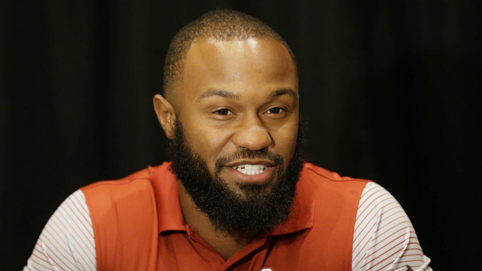 WATCH: Oklahoma RB Samaje Perine proposes to his girlfriend with the help  of a magician