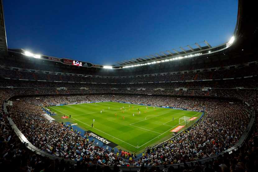 FILE - El estadio Santiago Bernabéu sera escenario del primer juego de la NFL en España.