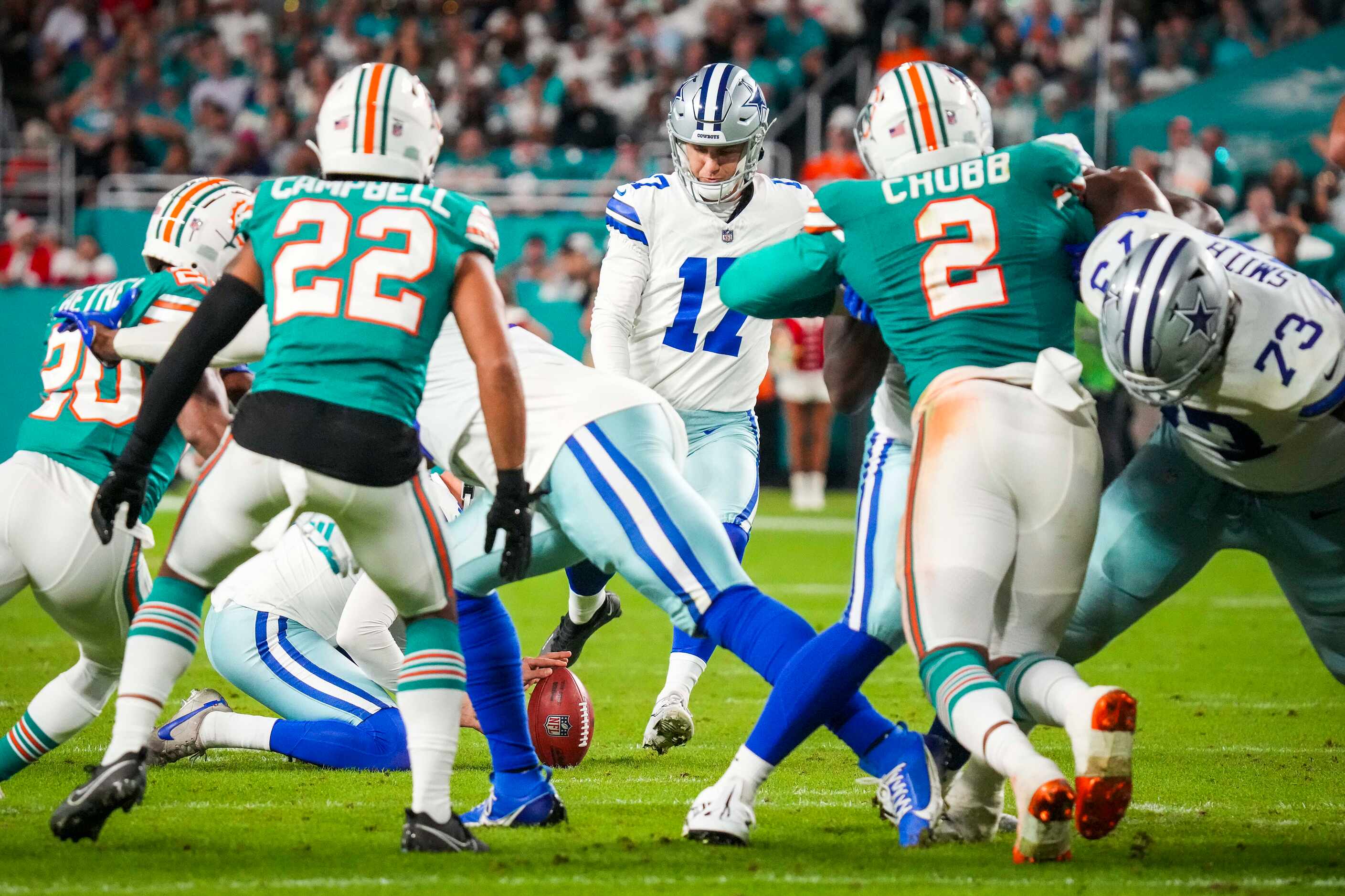 Dallas Cowboys place kicker Brandon Aubrey (17) kicks a 33-yard field goal during the second...