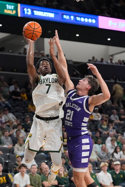 Baylor guard VJ Edgecombe (7) shoots against Tarleton State guard Nick Krass (21) during the...