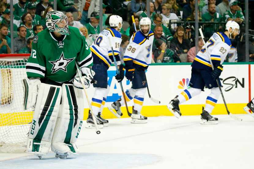 Dallas Stars goalie Kari Lehtonen (32) looks at the video replay after being scored on by...
