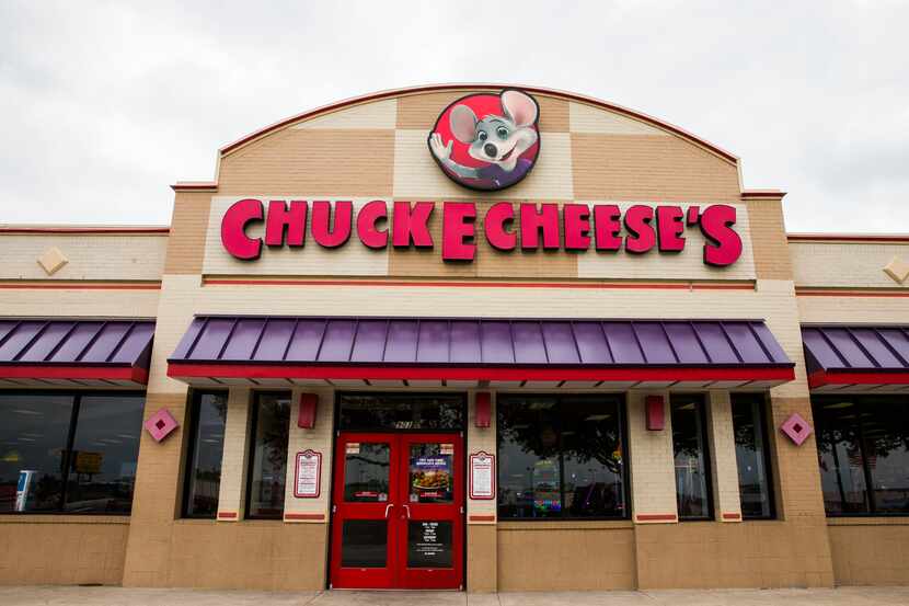 La cadena Chuck E. Cheese tiene la sede de sus cuarteles generales en Irving, Texas.