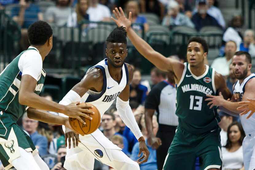 Dallas Mavericks forward Nerlens Noel (3) defends against Milwaukee Bucks forward John...