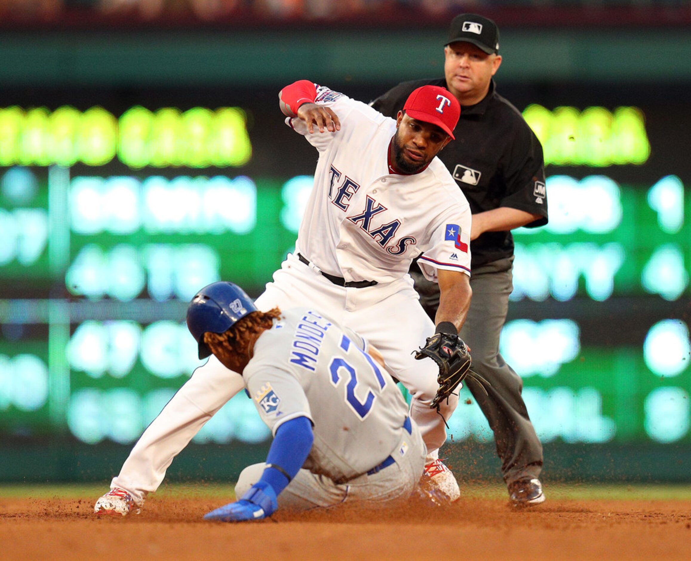 ARLINGTON, TEXAS - MAY 31:  Adalberto Mondesi #27 of the Kansas City Royals steals second...