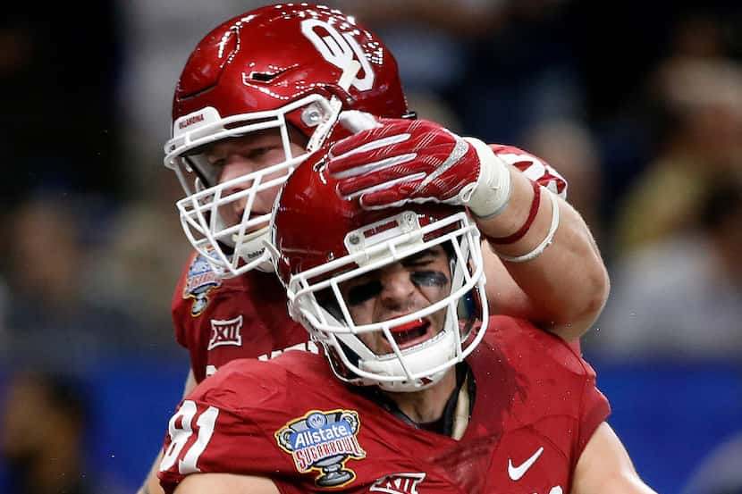 Oklahoma wide receiver Mark Andrews (81) celebrates his touchdown reception in the first...