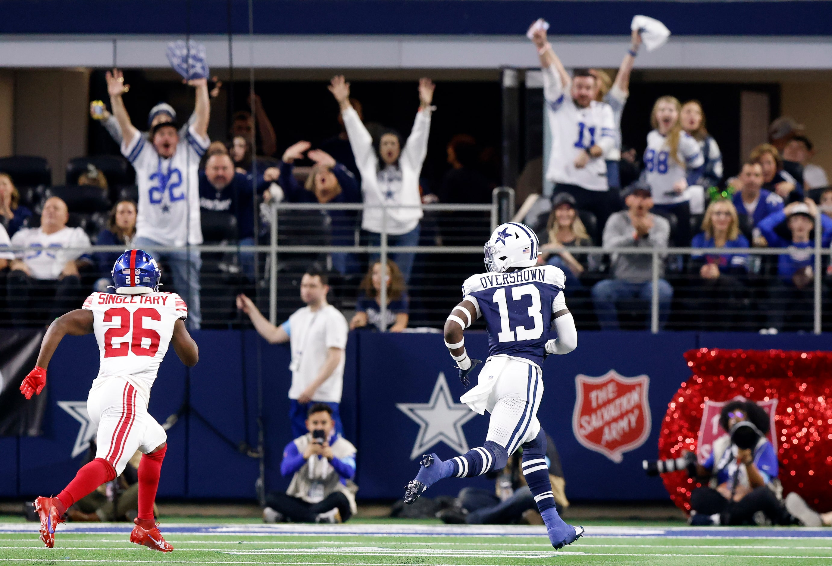 Dallas Cowboys linebacker DeMarvion Overshown (13) for a first half touchdown against New...