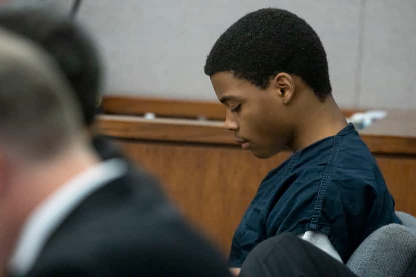 Lenario Washington, de 16 años, es acusado de varias violaciones y asesinato de una mujer de...
