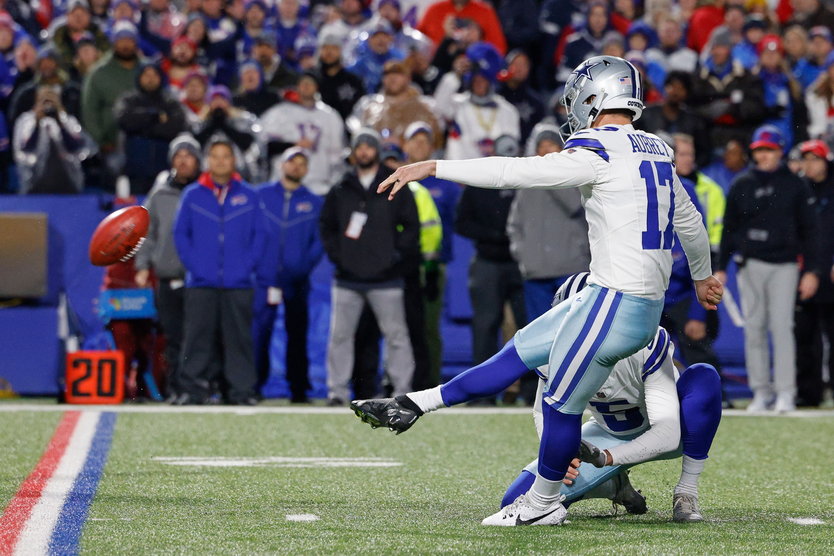 Dallas Cowboys place kicker Brandon Aubrey (17) kicks a 32-yard field goal during the first...