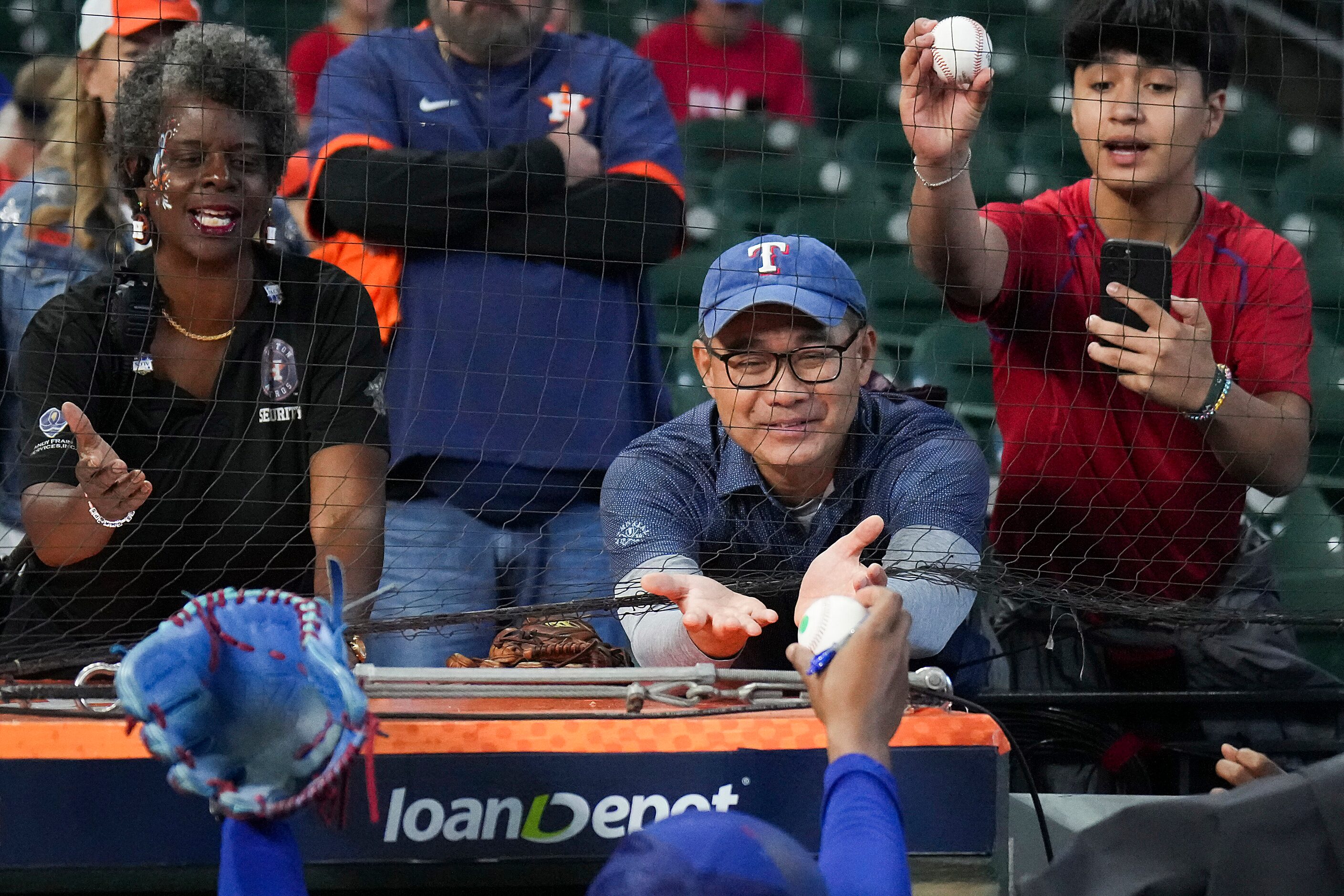 Texas Rangers relief pitcher Jose Leclerc signs autographs before Game 2 of the American...