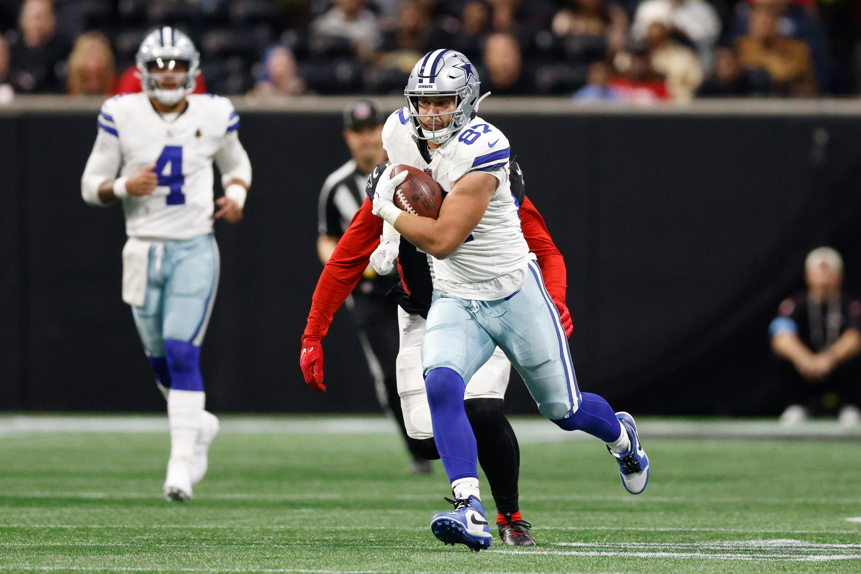 Dallas Cowboys tight end Jake Ferguson (87) runs after a catch during the first half against...