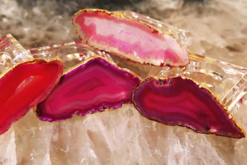 Napkins rings of pink agate and gold leaf