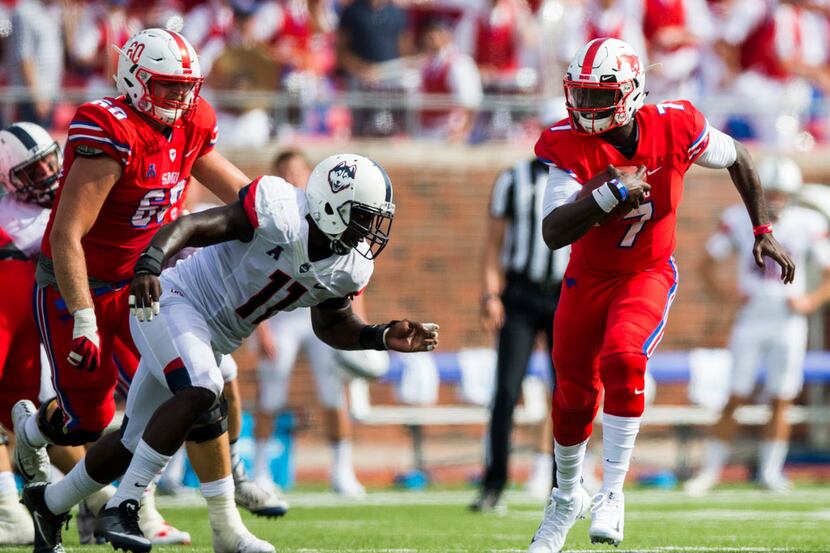 Southern Methodist Mustangs quarterback D.J. Gillins (7) runs the ball during the first...