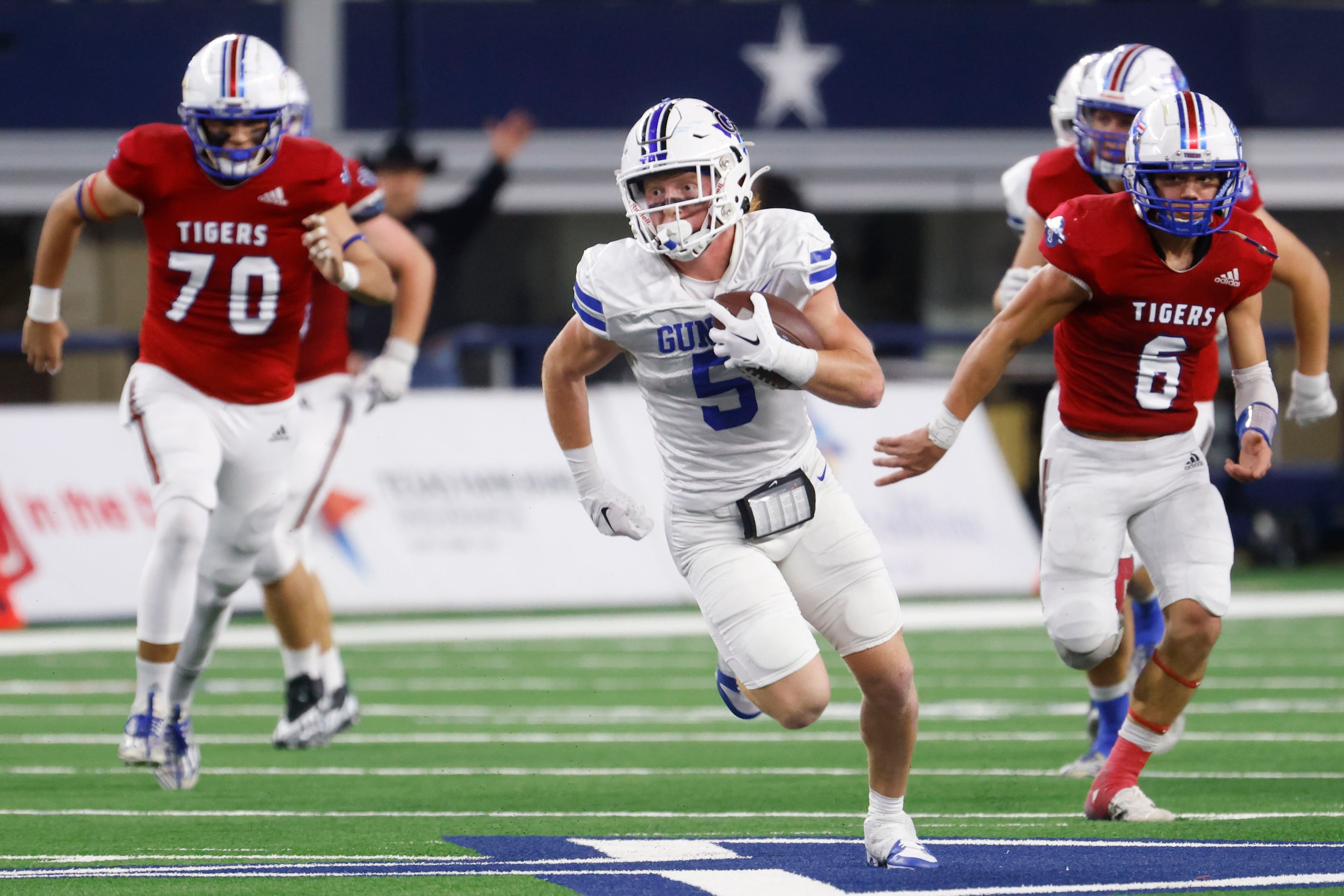 Gunter High’s Cannon Lemberg (5) runs for a touchdown during the second half of Class 3A...