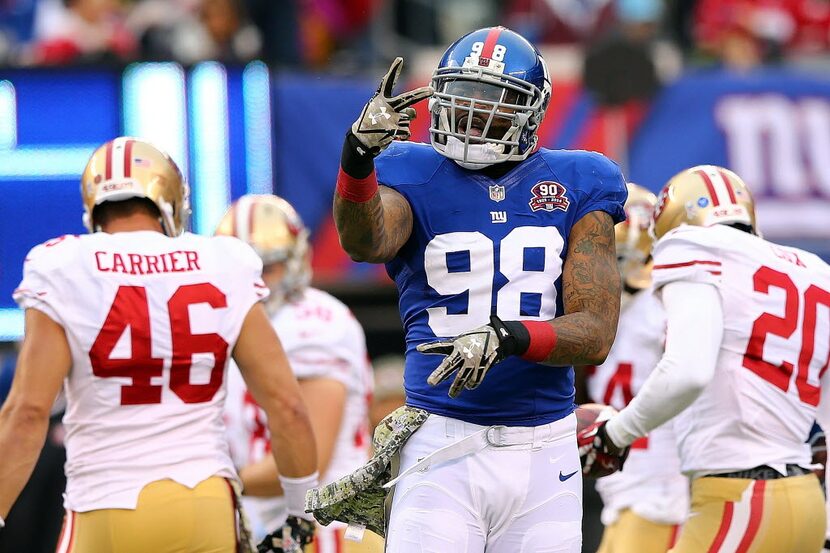 EAST RUTHERFORD, NJ - NOVEMBER 16:   Damontre Moore #98 of the New York Giants celebrates...