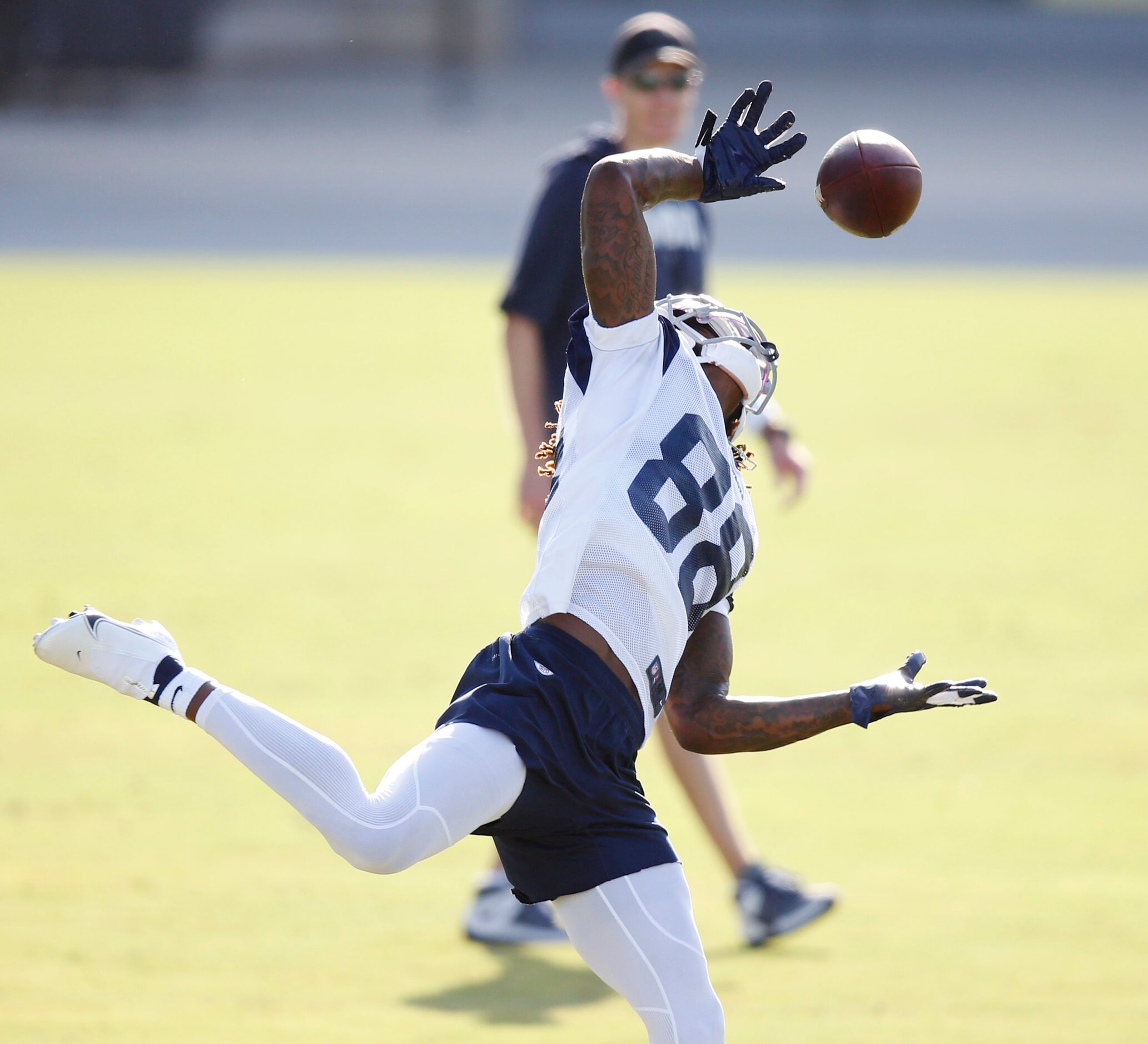 Dallas Cowboys wide receiver CeeDee Lamb (88) makes a one handed catch that he bobbled but...