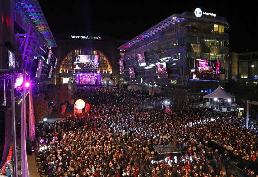 The crowd gathered for the New Year's countdown at Big D NYE on Dec. 31, 2013. 