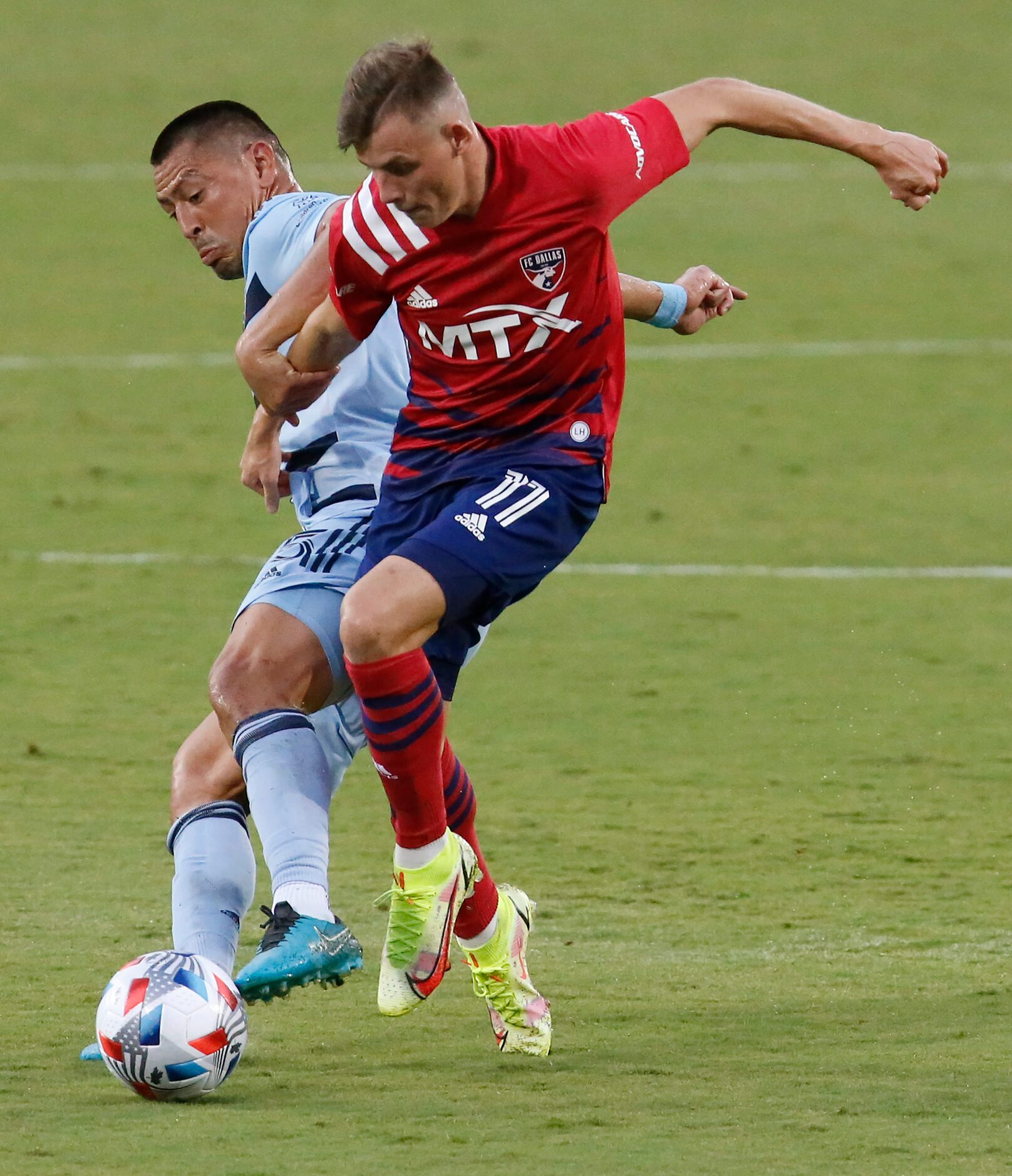 FC Dallas forward Szabolcs Schon (11) tries to outrun Sporting Kansas City midfielder Roger...