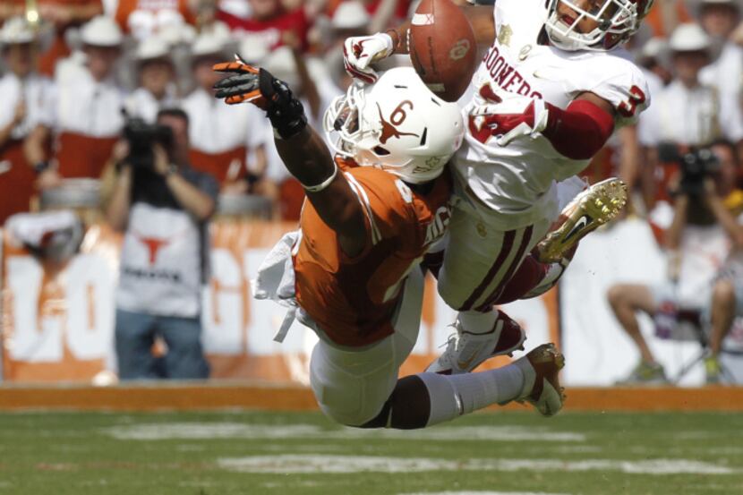 Texas Longhorns cornerback Quandre Diggs (6) defends a pass intended for Oklahoma Sooners...