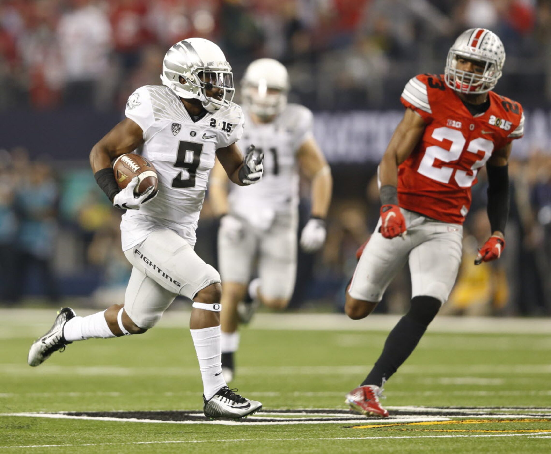 Oregon Ducks running back Byron Marshall (9) runs for a touchdown after a reception as Ohio...