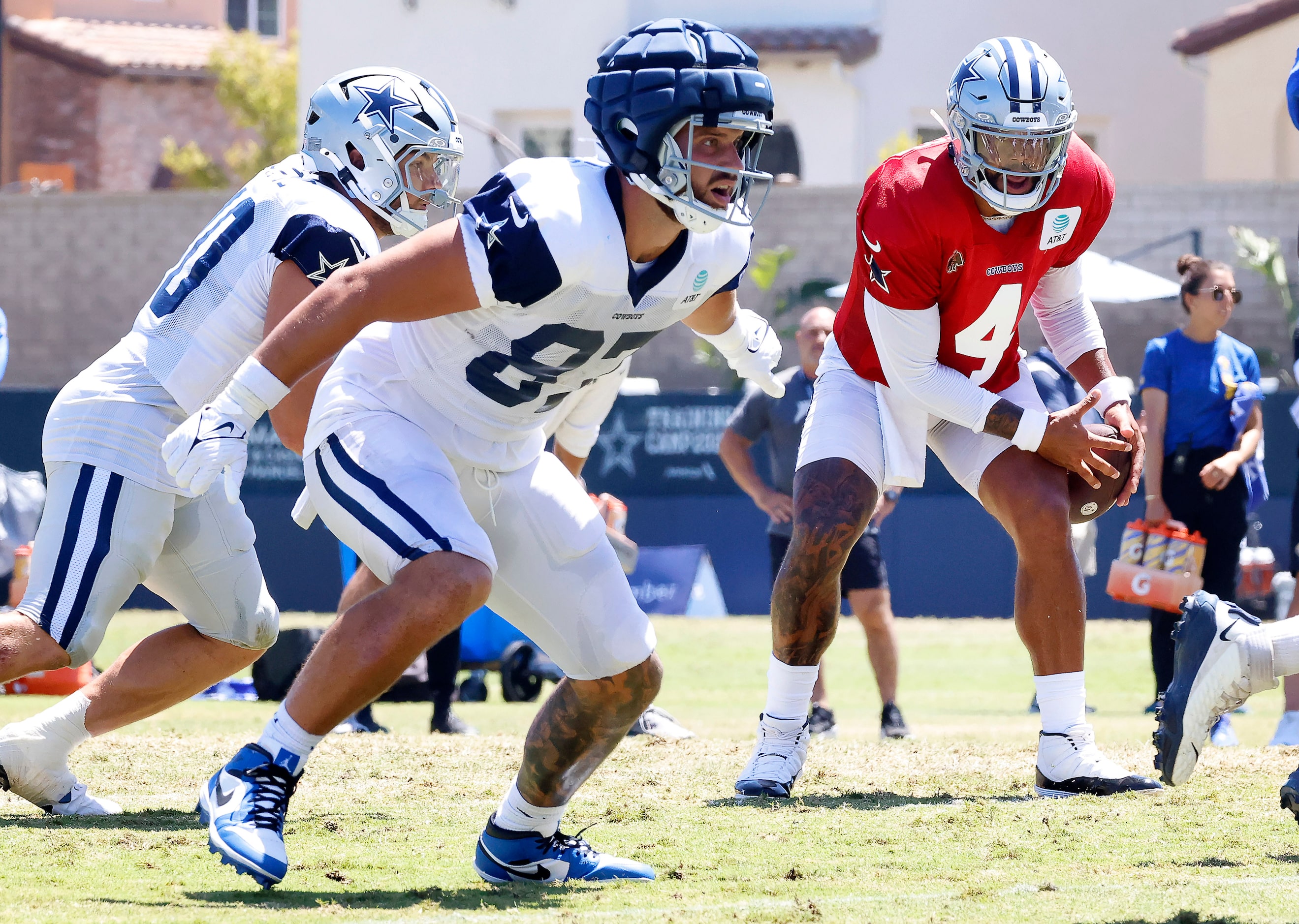 Dallas Cowboys quarterback Dak Prescott (4) catches the snap against his knee before missing...