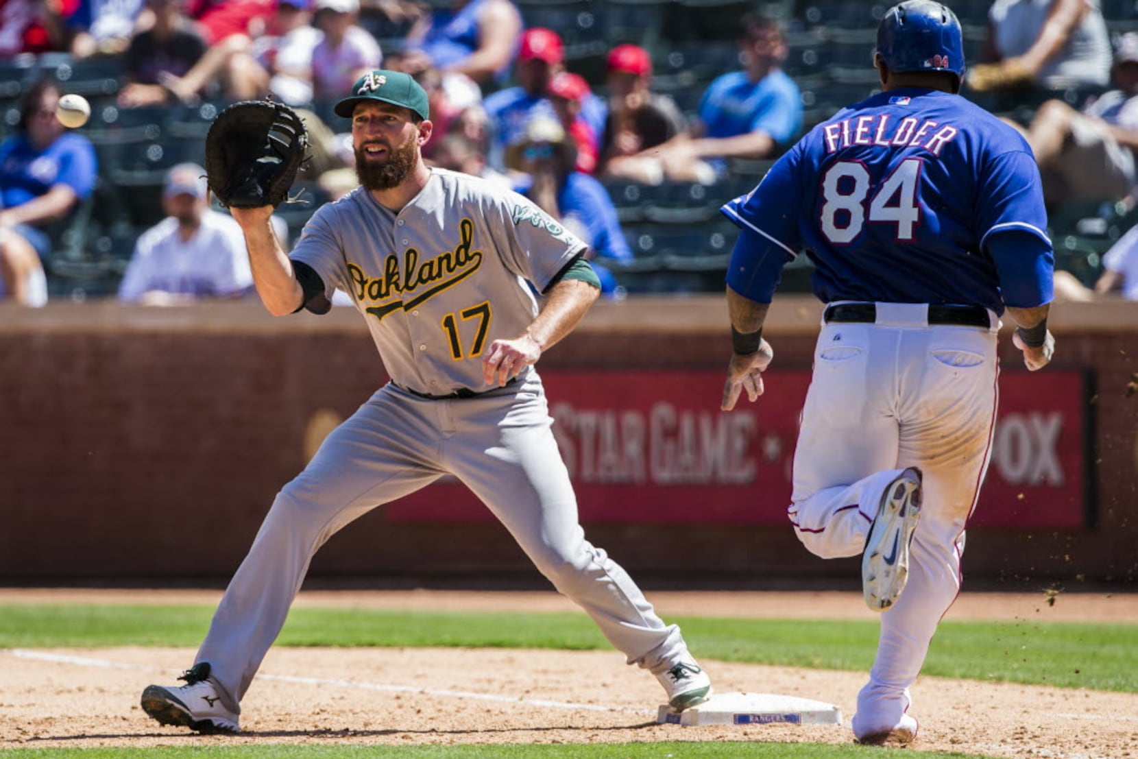 Source: Rangers to sign Ike Davis to minor league contract