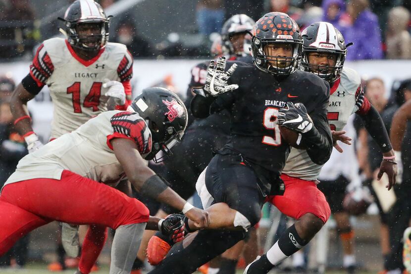 Aledo running back Jase McClellan (9) rushes for the game-winning touchdown to make the...