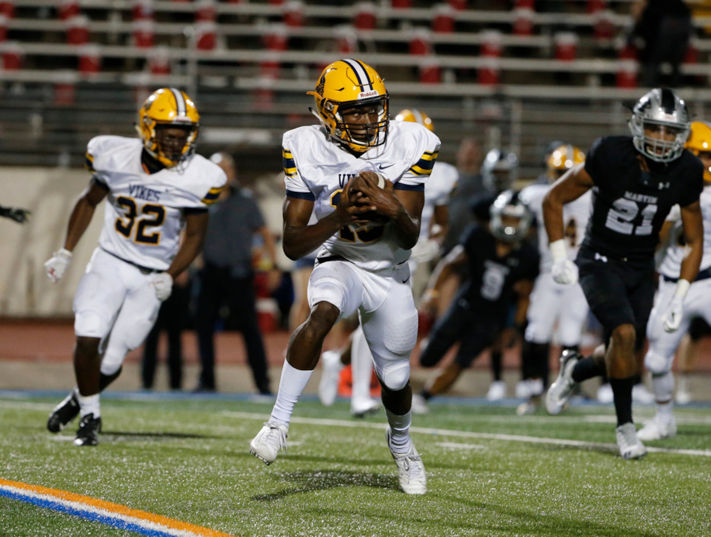 Arlington Lamar's Trevon West (19) returns a kick against Arlington Martin during the first...