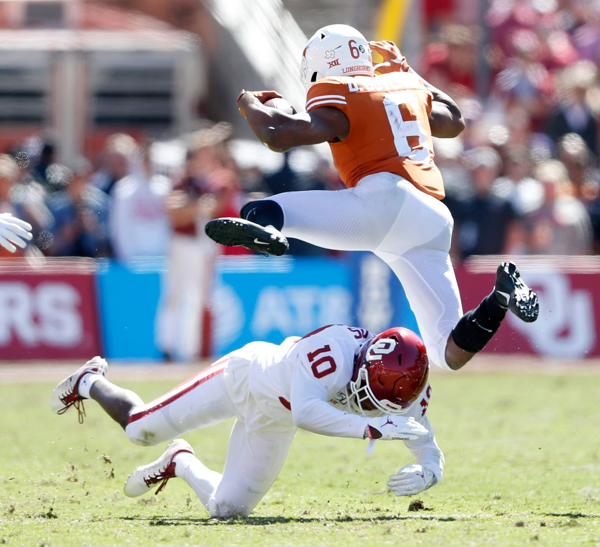 Texas Longhorns wide receiver Devin Duvernay (6) leaps over Oklahoma Sooners safety Pat...