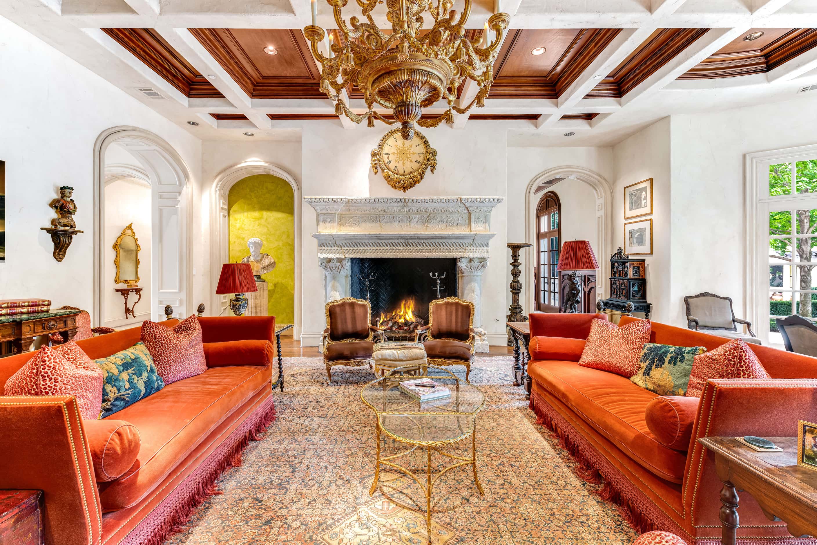Dubbed  The White House of Dallas , the mansion at 10777 Strait Lane is back on the market....