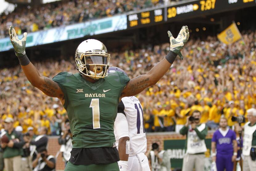 Baylor Bears running back Corey Coleman (1) celebrates after catching a touchdown pass in...