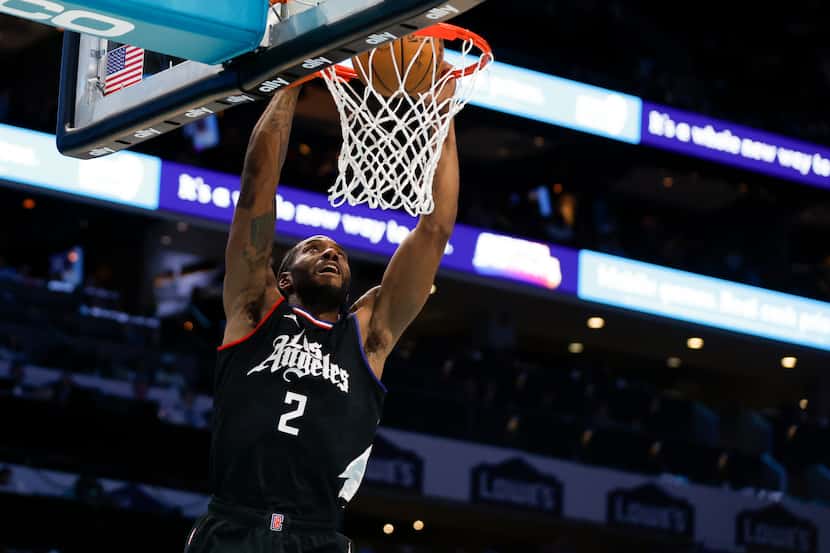 Los Angeles Clippers forward Kawhi Leonard dunks against the Charlotte Hornets during the...