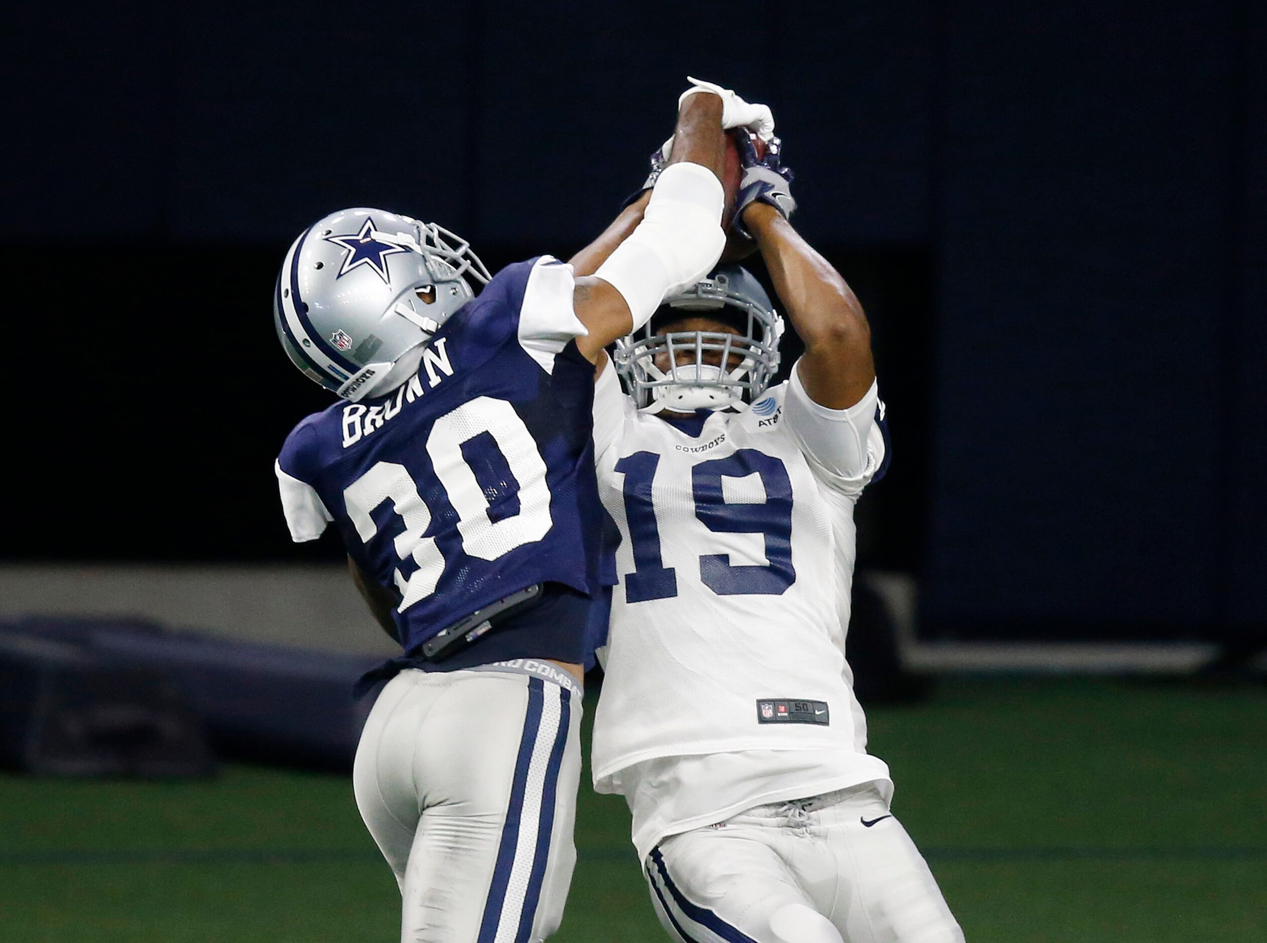 Dallas Cowboys wide receiver Amari Cooper (19) makes the catch over Dallas Cowboys...