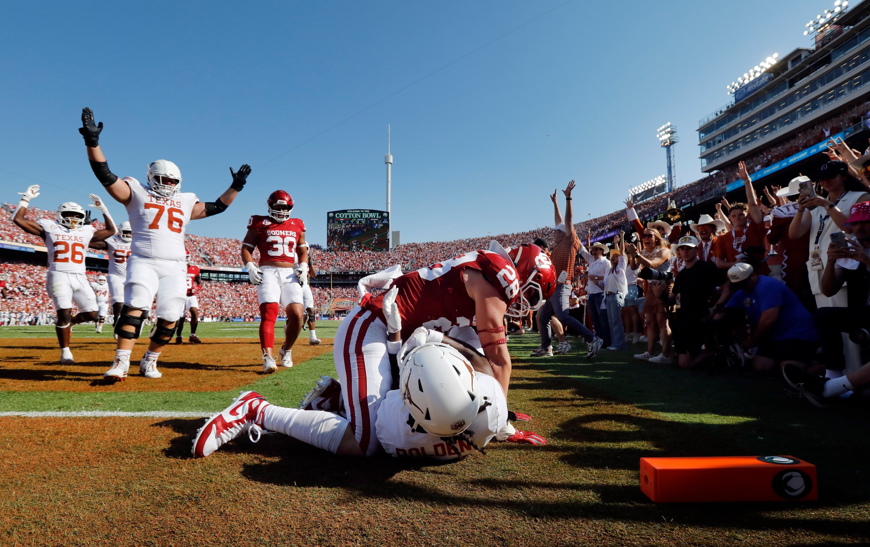 Texas Longhorns wide receiver Silas Bolden (11) recovers a fumble in the end zone for a...