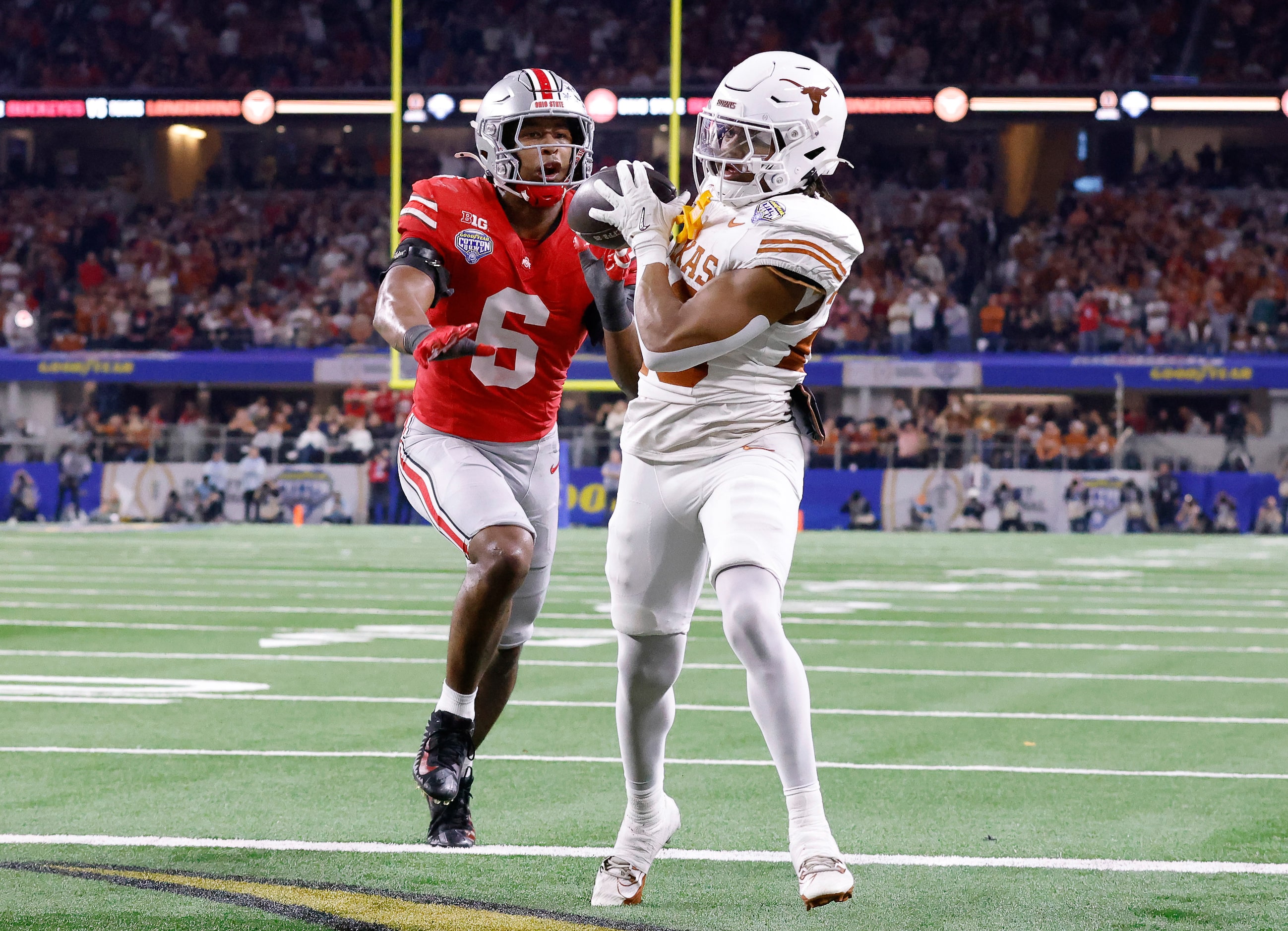 Texas Longhorns running back Jaydon Blue (23) catches a second quarter touchdown in front of...