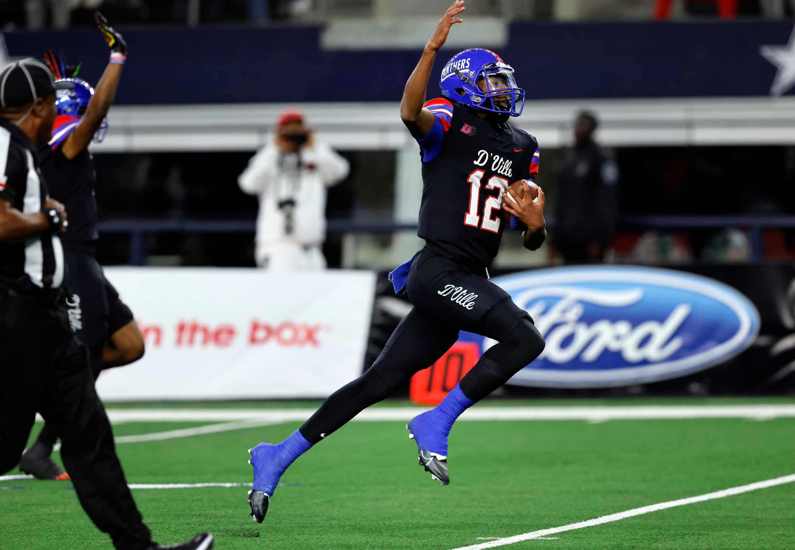 Duncanville wide receiver Keelon Russell (12) cruises to a second quarter touchdown against...
