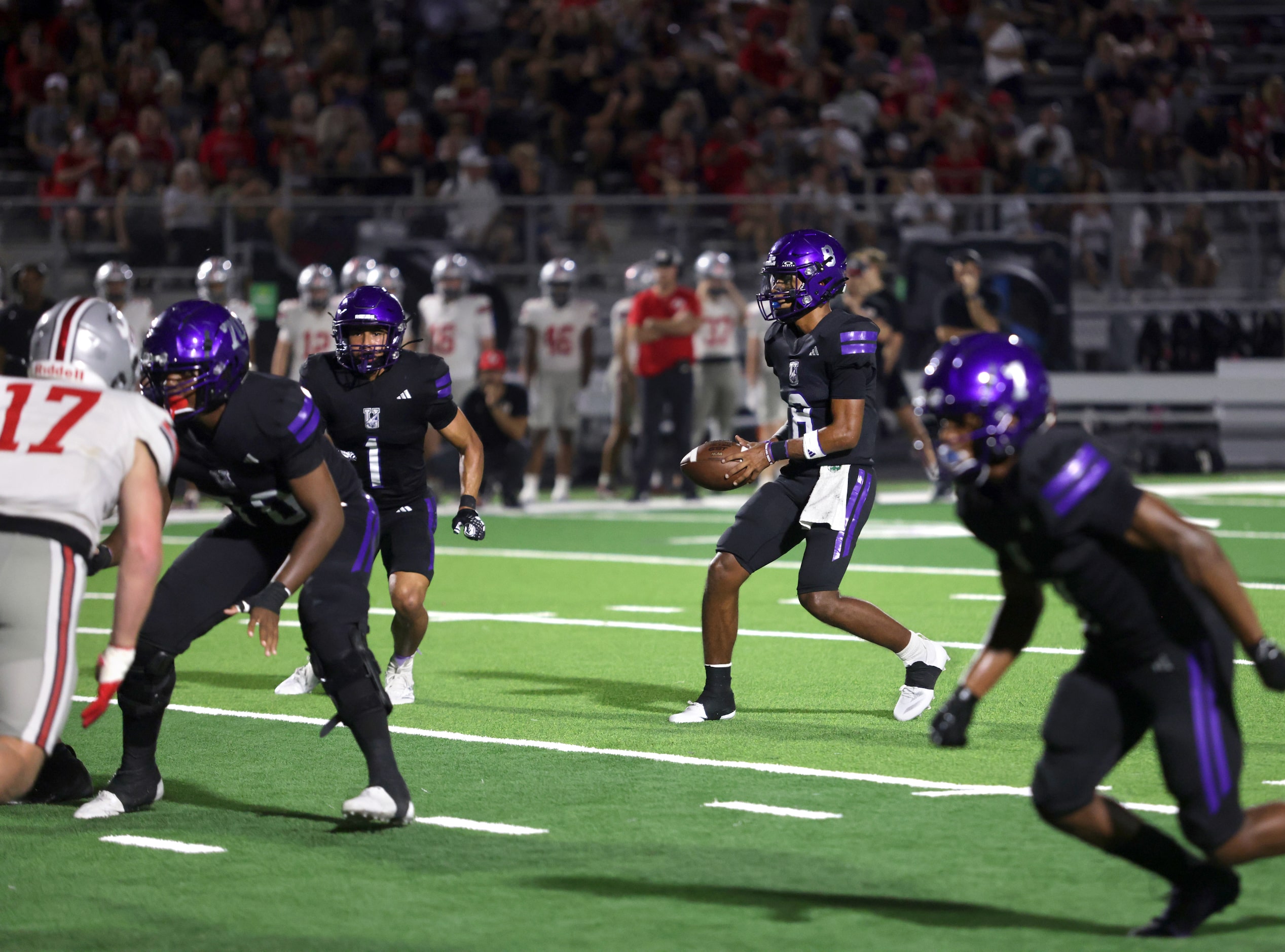 Anna player #8 Ziondre Williams receives the snap during the Lovejoy High School at Anna...