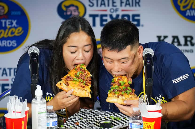 Judges Tee Leung and Zach Chin sample Loaded Fries Pizza by Tom Grace at the 2023 Big Tex...