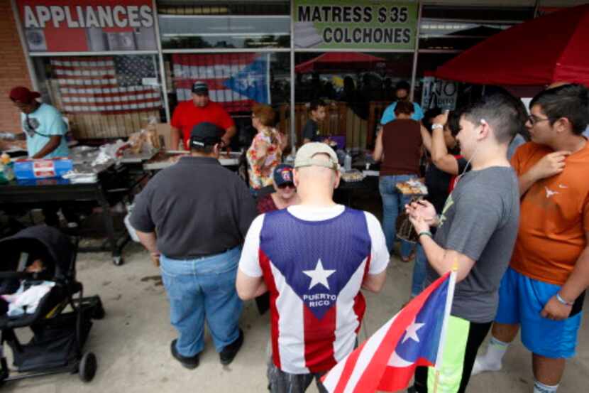 Puertorriqueños acudieron a un chinchorro o fiesta popular en Fort Worth.