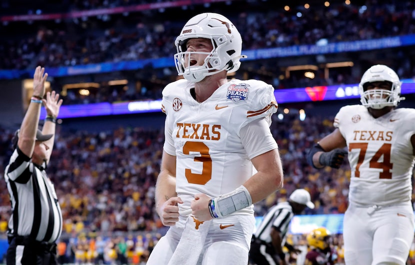 Texas Longhorns quarterback Quinn Ewers (3) celebrates his fourth quarter touchdown run...