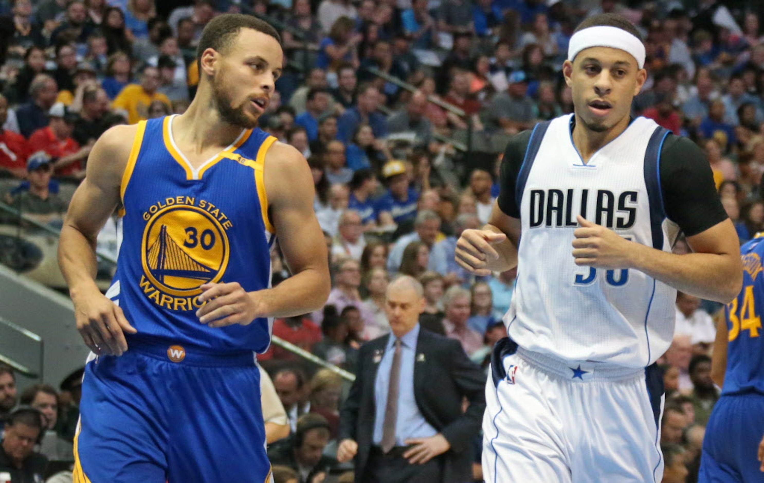 Photos from Stephen and Seth Curry matchup as Golden State