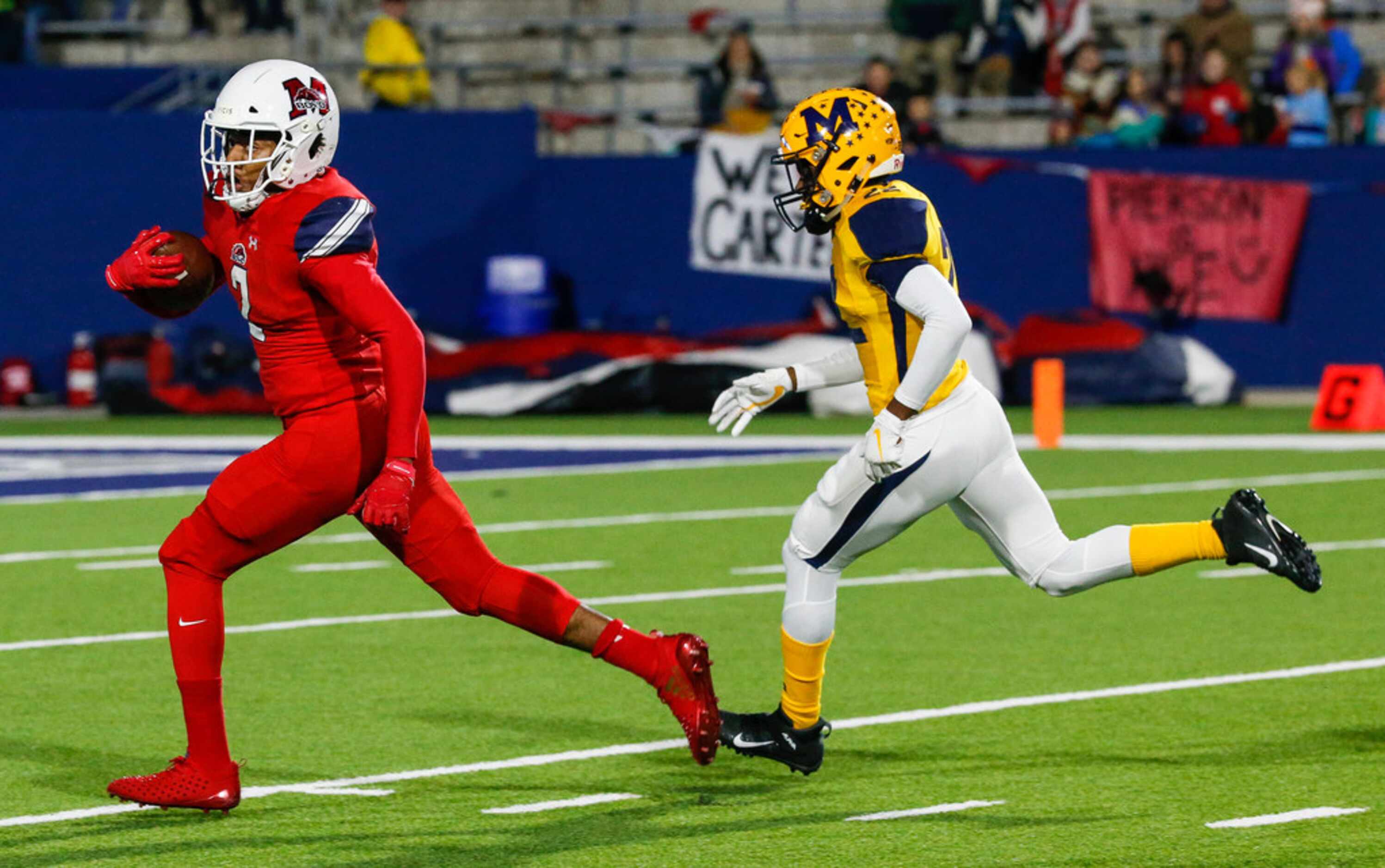 McKinney Boyd's Ja Tyler Shaw (2) makes a break past McKinney's Nikai Dorsey (22) for a...