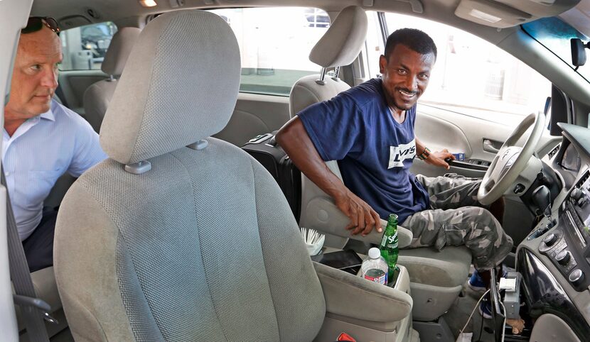 Taxi driver Ahmed Indris of Dallas picks up a fare at Terminal D at DFW Airport.