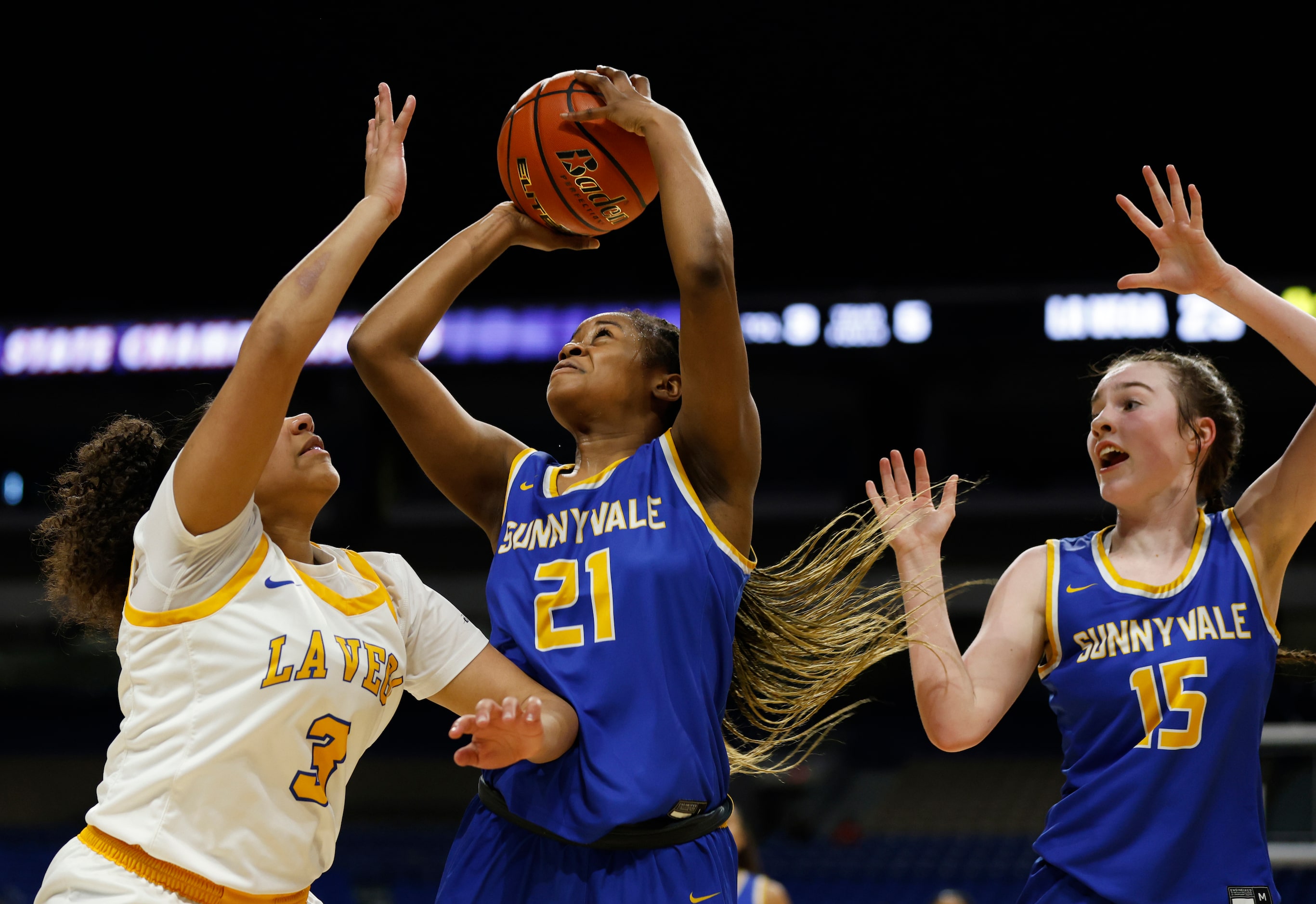 Sunnyvale Destiny Arinze (21) shots over Waco Kenzi Mitchell (3) in girls basketball Class...