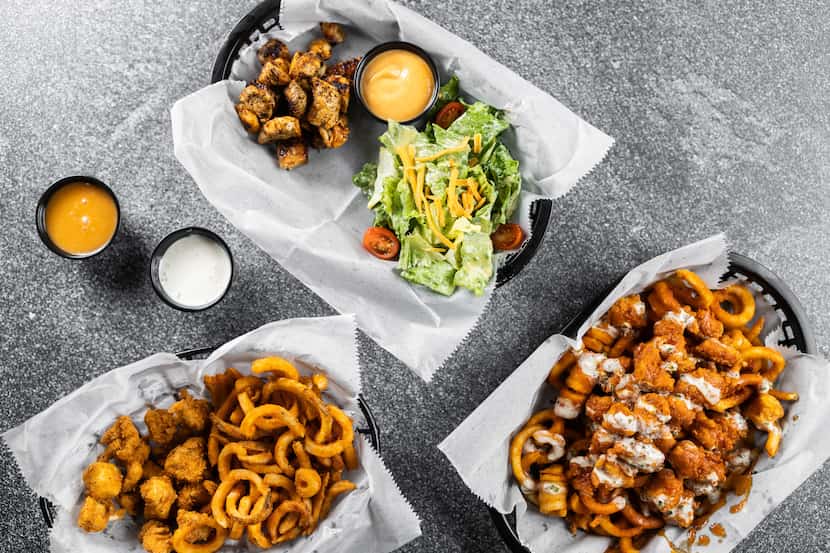 Bad Chicken offers many options of wings, nuggets, sandwiches or salads for all tastes.