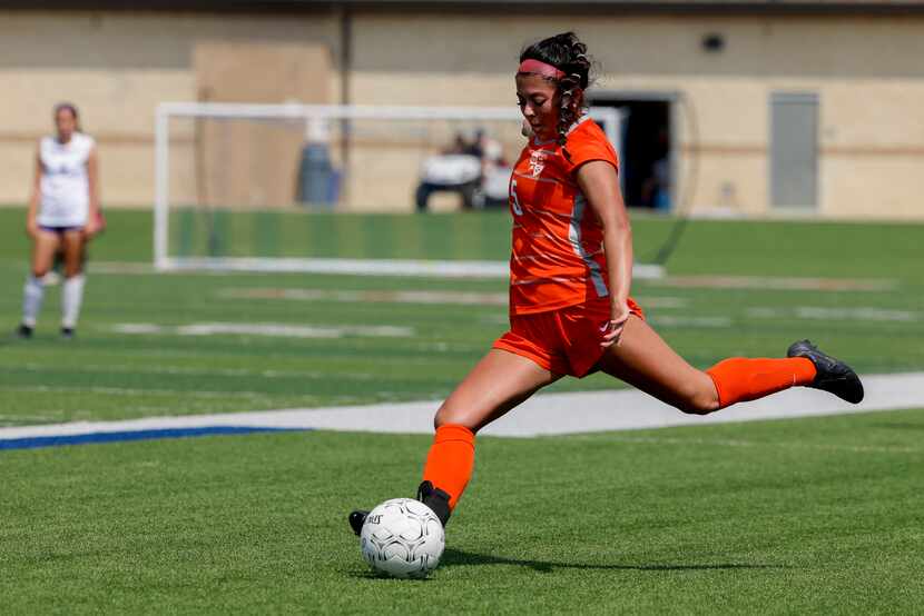Celina midfielder Brielle Buchanan (5) crosses the ball during the first half of a Class 4A...