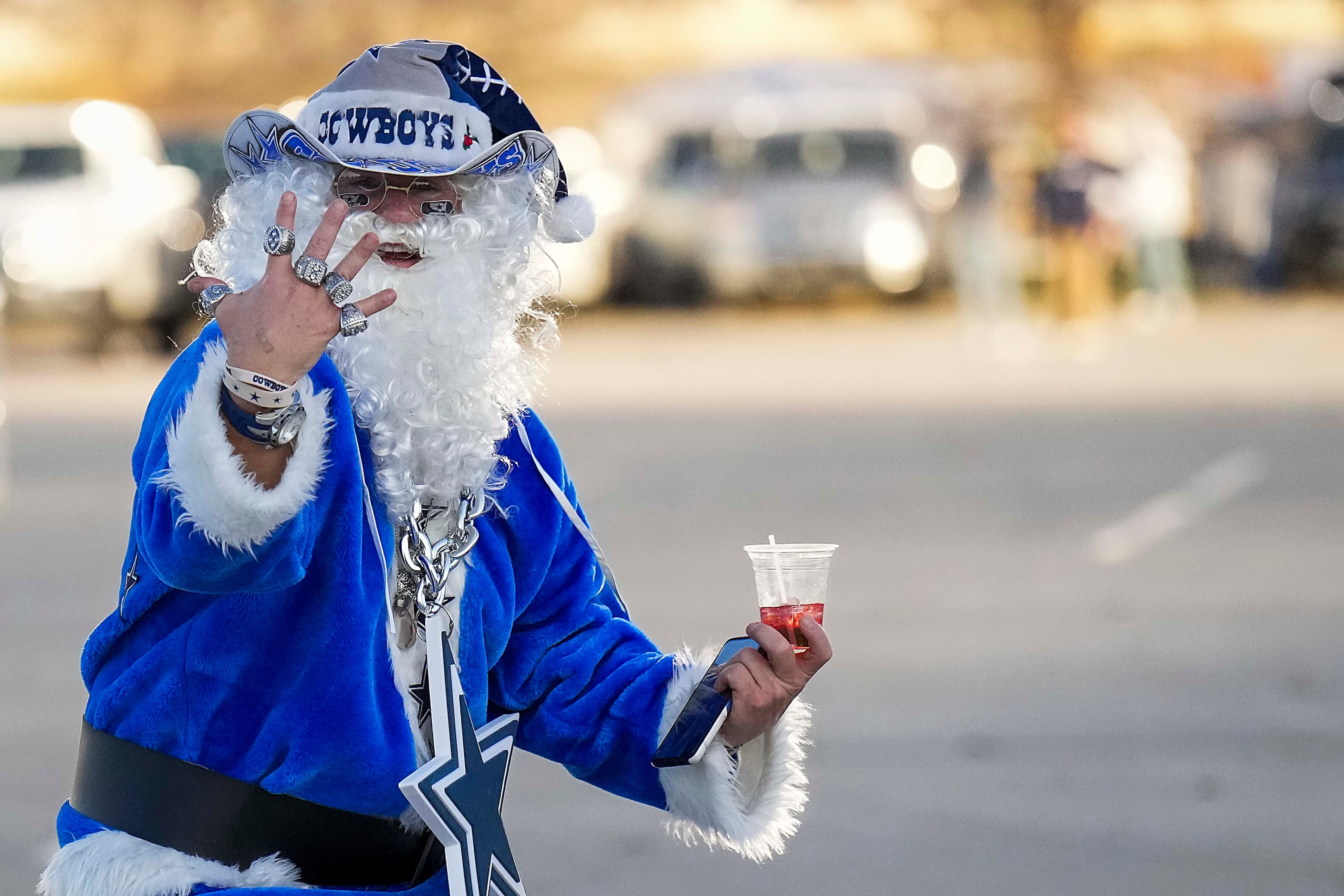 Dallas Cowboys fan Tom Sharp of Richmond, Va., tailgates before an NFL football game against...