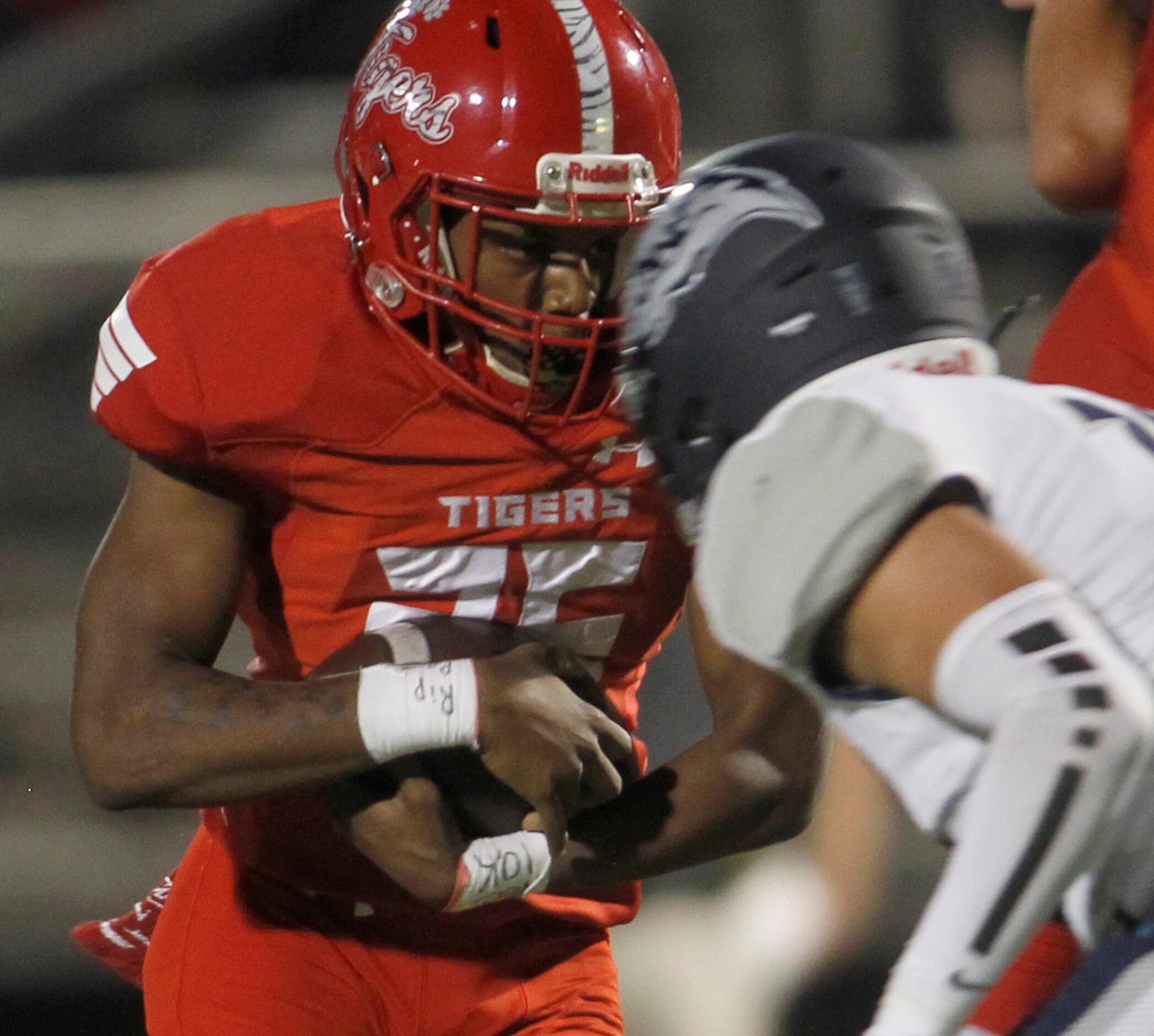 Terrell's Thomas Brown (25), left, cuts inside the defense of Carrollton Ranchview defender...