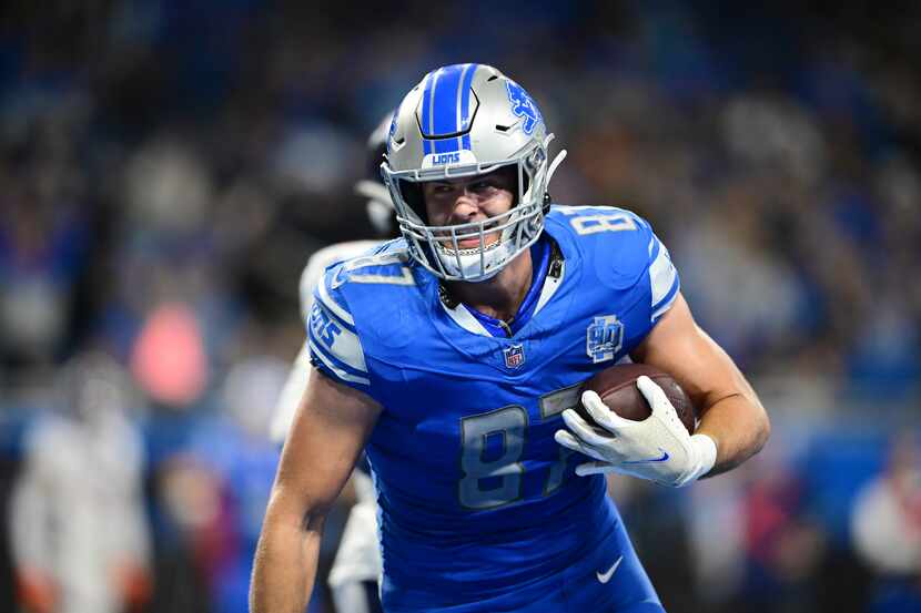 Detroit Lions tight end Sam LaPorta (87) catches a 10-yard pass for a touchdown during the...